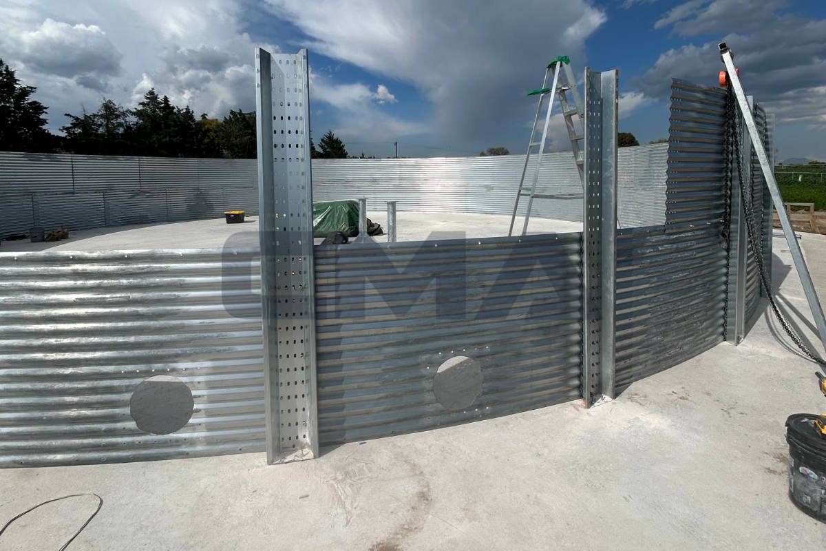 Montaje de láminas galvanizadas del tanque