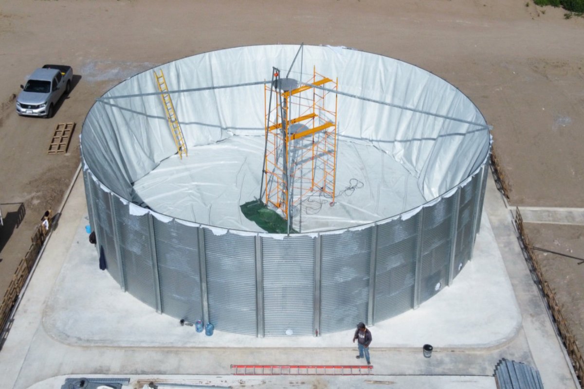 Tanque metálico para almacenamiento de agua de riego